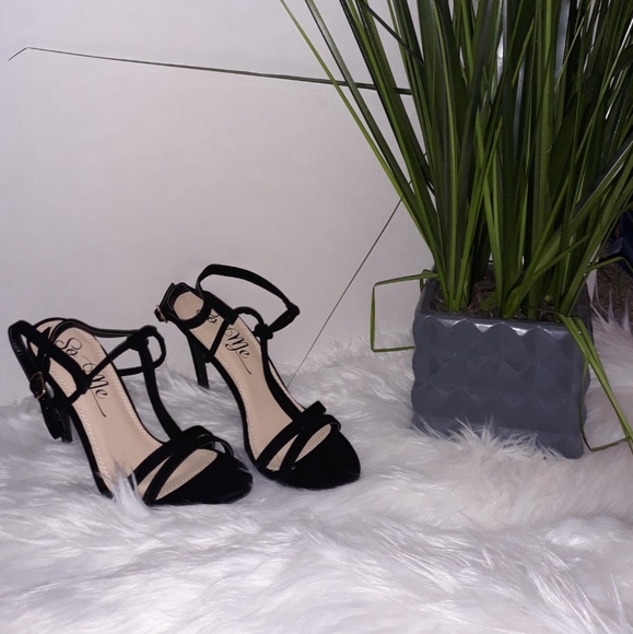 Heels - Picture 2 of 3